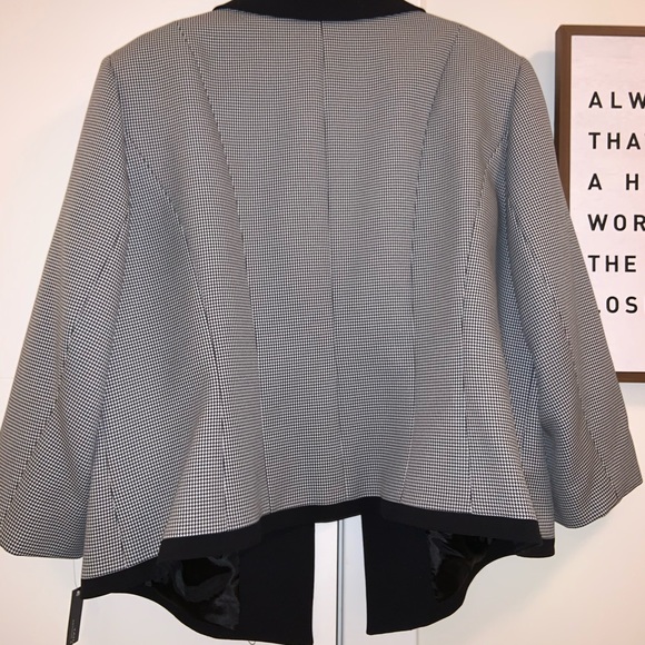 SOLD Tahari Black and White blazer size 18W - Picture 7 of 8